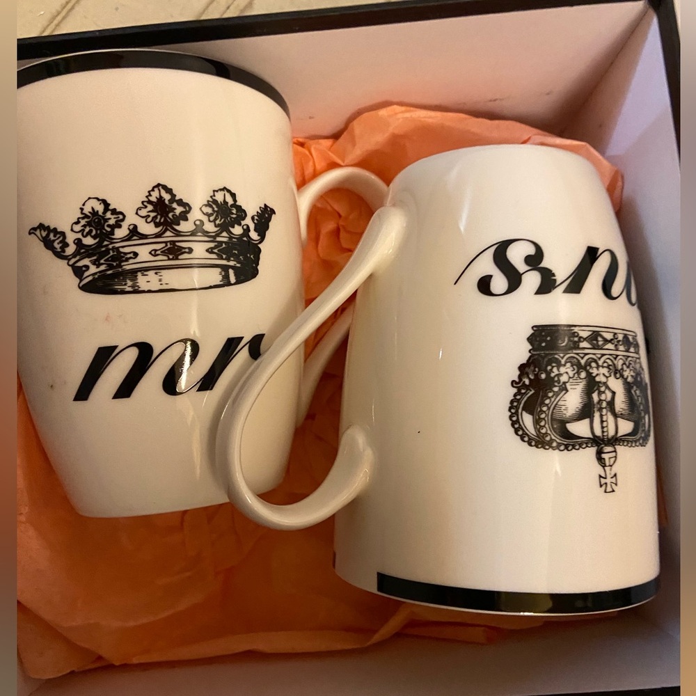 Mr & Mrs crown mugs duo